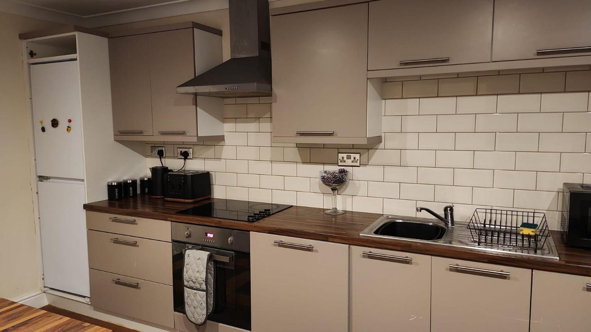 Large 2 Bed Holiday Let In Central Ystradgynlais Extérieur photo