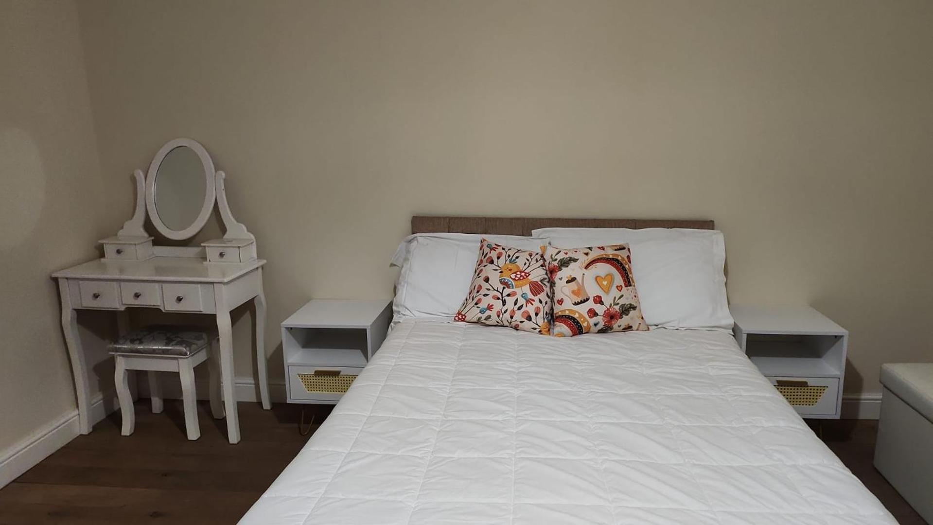 Large 2 Bed Holiday Let In Central Ystradgynlais Extérieur photo